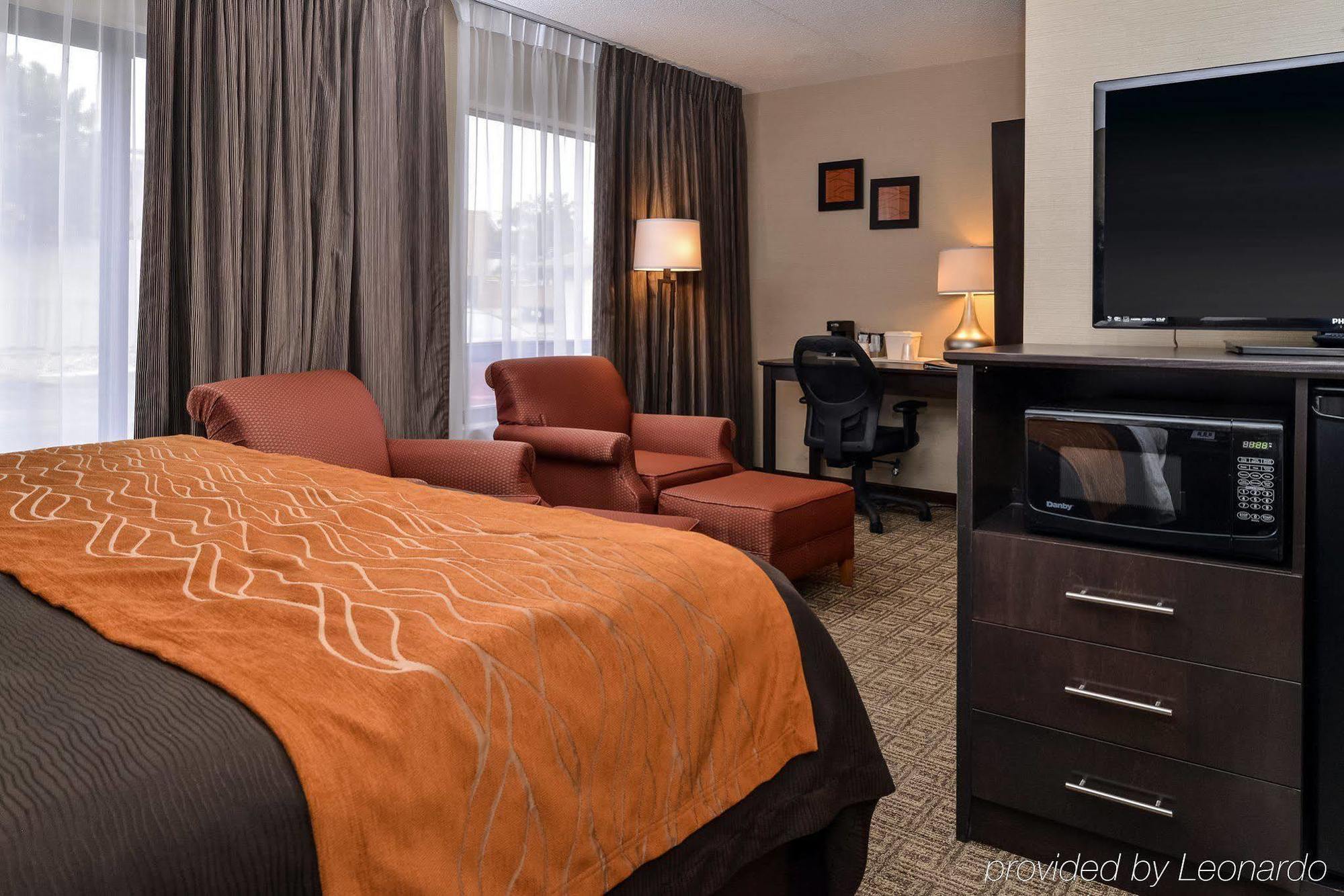 Comfort Inn Brampton Bagian luar foto