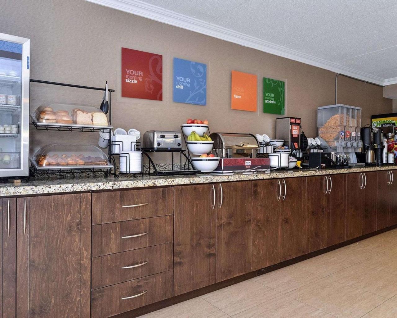 Comfort Inn Brampton Bagian luar foto