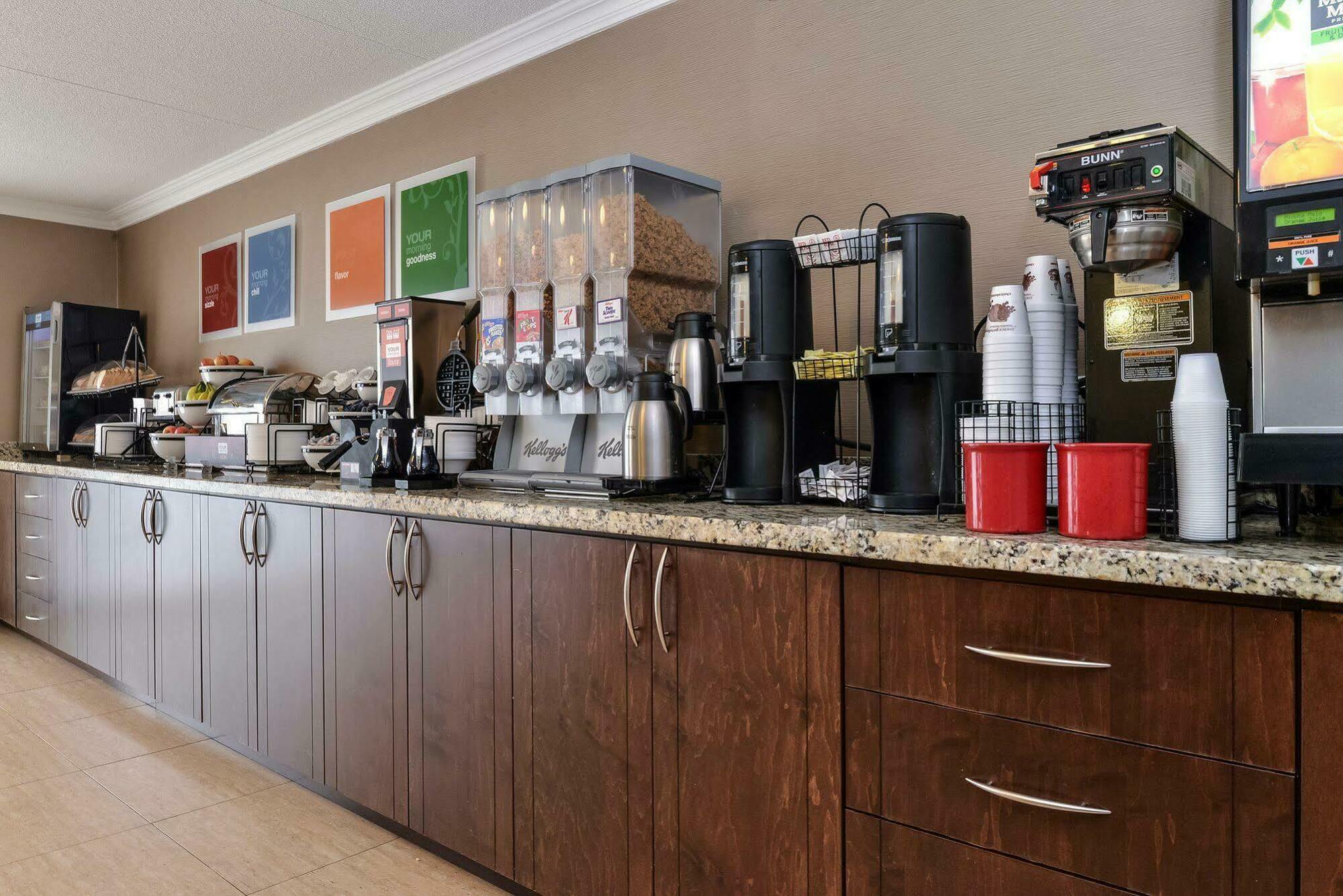 Comfort Inn Brampton Bagian luar foto