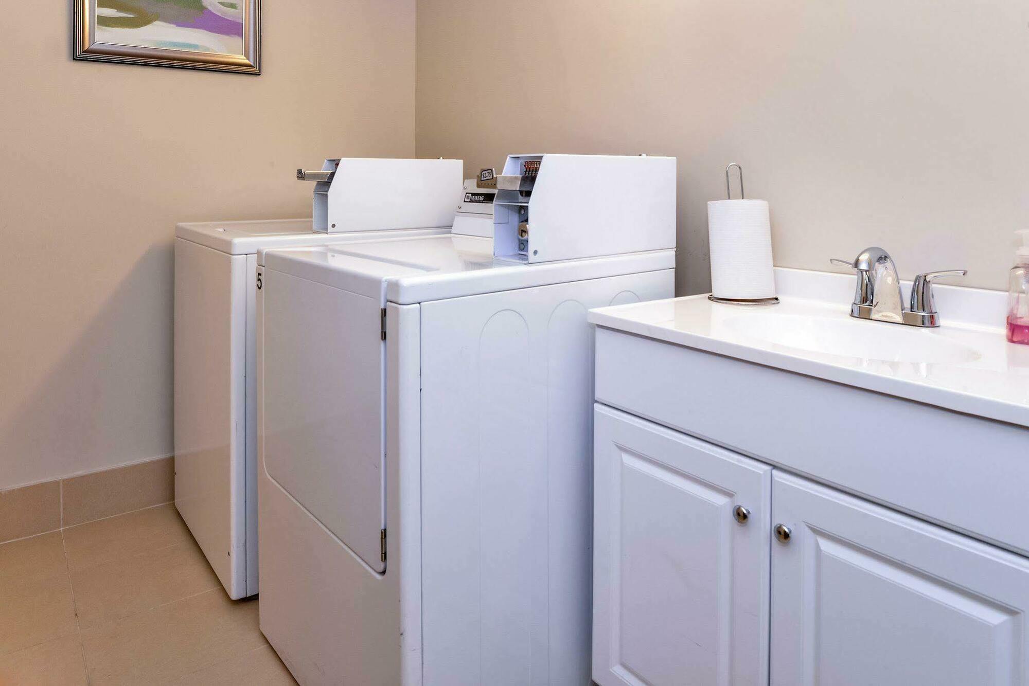 Comfort Inn Brampton Bagian luar foto