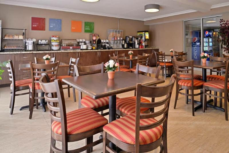 Comfort Inn Brampton Bagian luar foto