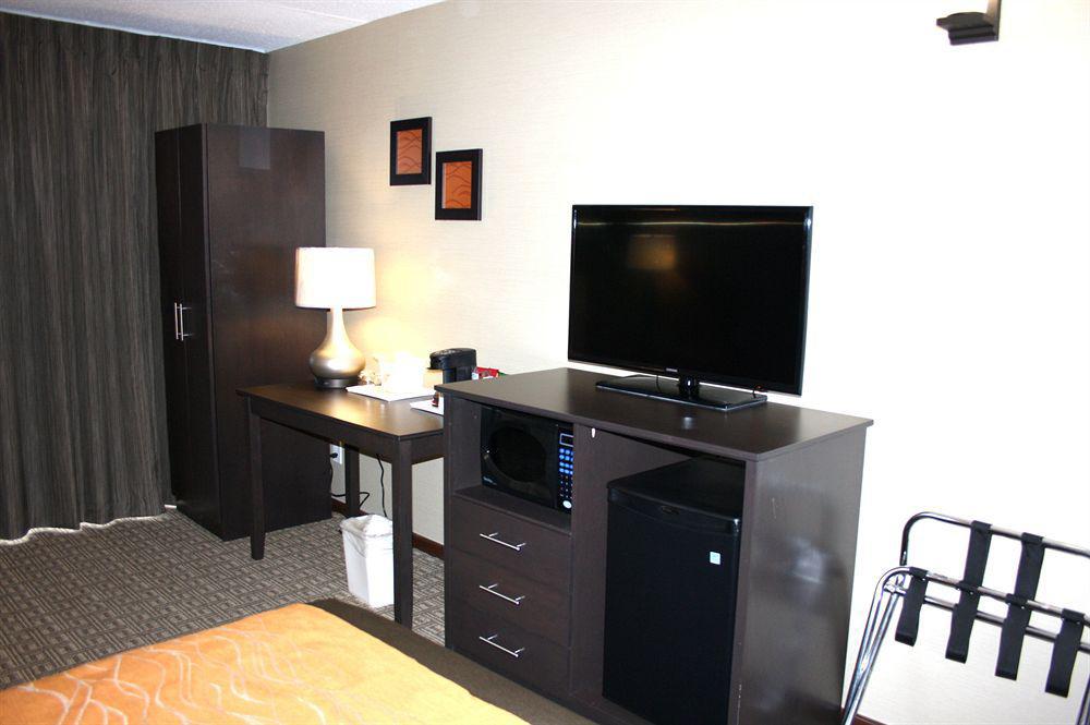 Comfort Inn Brampton Bagian luar foto